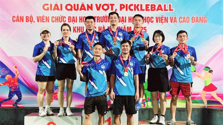 CHÚC MỪNG ĐỘI TUYỂN PICKLEBALL CÁN BỘ, VIÊN CHỨC ĐẠI HỌC KINH TẾ QUỐC DÂN ĐẠT THÀNH TÍCH XUẤT SẮC TẠI GIẢI THI ĐẤU KHU VỰC HÀ NỘI NĂM 2025