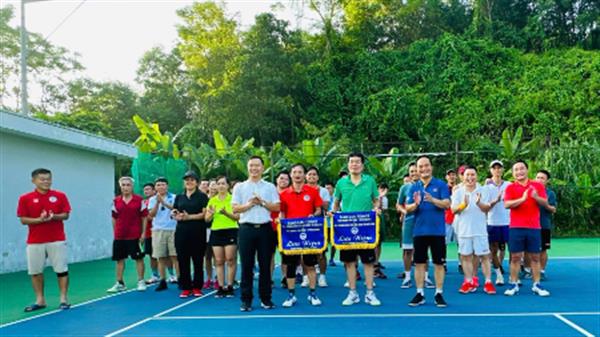 Giao lưu Quần vợt giữa CLB quần vợt CBGV NEU với CLB Tân Trào - Tỉnh Tuyên Quang