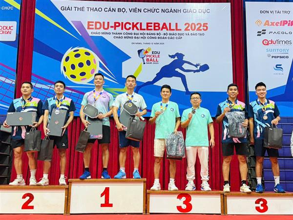 ĐỘI TUYỂN PICKLEBALL VIÊN CHỨC, NGƯỜI LAO ĐỘNG ĐẠI HỌC KINH TẾ QUỐC DÂN XUẤT SẮC GIÀNH NGÔI VÔ ĐỊCH ĐÔI NAM TẠI GIẢI EDU – PICKLEBALL TOÀN QUỐC 2025