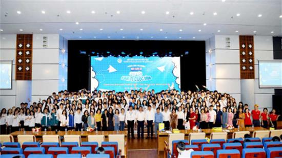600 học sinh Trường THPT Trần Hưng Đạo (Nam Định) hào hứng tham quan trải nghiệm và tham dự chương trình “Một ngày là sinh viên Kinh tế Quốc dân”
