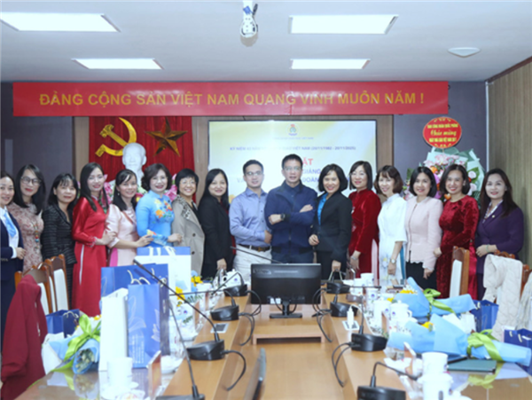 Công đoàn Giáo dục Việt Nam gặp mặt nữ giảng viên tiêu biểu