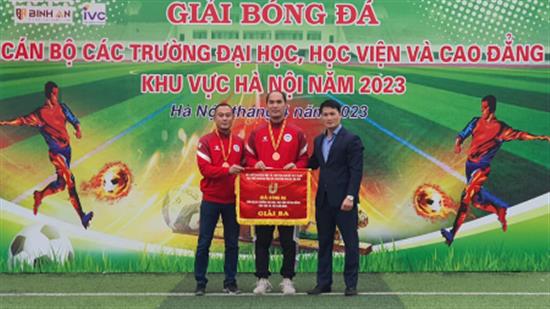 Đội tuyển bóng đá CBVC NEU giành huy chương đồng giải bóng đá các trường ĐH, HV&CĐ khu vực Hà Nội năm 2023