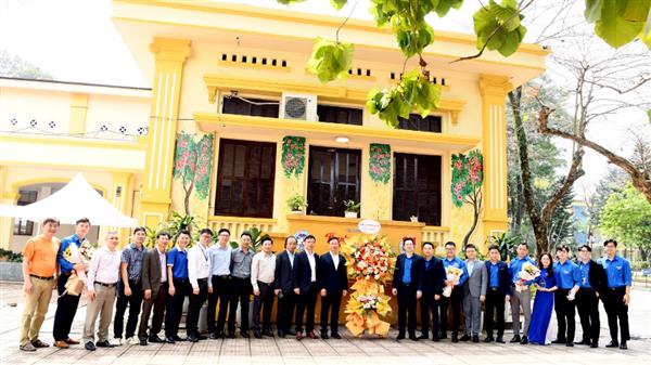 Lãnh đạo Trường chúc mừng cán bộ, đoàn viên, thanh niên nhân ngày thành lập Đoàn TNCS Hồ Chí Minh (26/3/1931 - 26/3/2024)