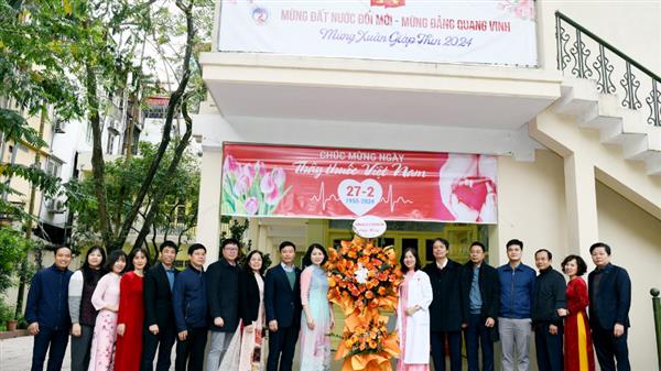 Lãnh đạo Trường thăm và chúc mừng Trạm Y tế nhân kỷ niệm 69 năm ngày Thầy thuốc Việt Nam (27/02/1955 - 27/02/2024)