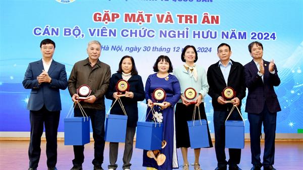 Đại học Kinh tế Quốc dân gặp mặt và tri ân cán bộ, viên chức nghỉ hưu năm 2024