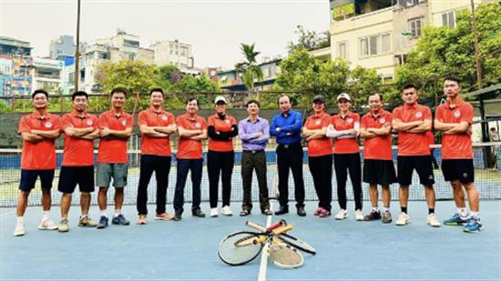 Công đoàn Trường Đại học Kinh tế Quốc dân đến thăm, động viên và giao nhiệm vụ đội tuyển Tennis CBGV Nhà trường trong buổi tập cuối trước khi lên đường làm nhiệm vụ tại Giải Quần Vợt các Trường ĐH, HV và CĐ khu vực HN năm 2023