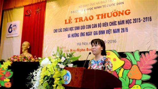 Lễ trao thưởng cho các cháu học sinh giỏi con cán bộ viên chức năm học 2015 – 2016 và hưởng ứng ngày gia đình Việt Nam 28/6
