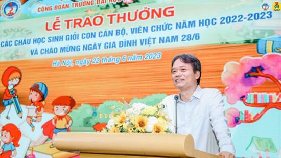 Lễ trao thưởng cho các cháu học sinh giỏi con cán bộ, viên chức năm học 2022 - 2023 và chào mừng ngày Gia đình Việt Nam 28/6