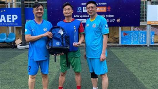 Nguyễn Văng Quang, số 17 (1989, BM GDTC) là cầu thủ xuất sắc của đội tuyển tại vòng 1 NEU - League năm 2022