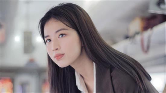 Nữ giảng viên “hot” nhất ĐH Kinh tế Quốc dân: Xinh như diễn viên, lọt top 30 sinh viên ưu tú khi ở Mỹ