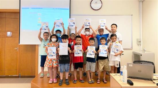 Công đoàn Trường Đại học Kinh tế Quốc dân phối hợp với Học viện Công nghệ và Ngoại ngữ InSpace tổ chức lớp học lập trình cho con em cán bộ, nhân viên