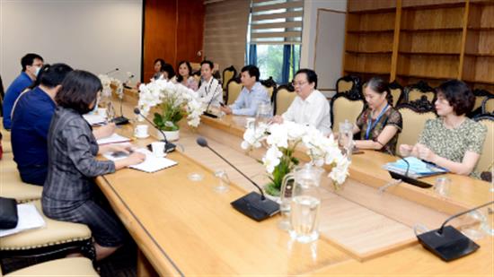 Trung tâm Kiểm soát bệnh tật (CDC) Hà Nội kiểm tra, giám sát công tác vệ sinh y tế học đường, phòng chống dịch bệnh trong trường học tại Trường Đại học Kinh tế Quốc dân