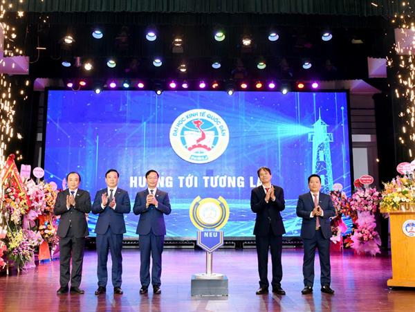 Hướng tới Đại hội Đảng bộ Đại học Kinh tế Quốc dân lần thứ XXIX, nhiệm kỳ 2025-2030: “Phát huy vai trò lãnh đạo, tạo nền tảng phát triển toàn diện, bền vững Đại học Kinh tế Quốc dân”