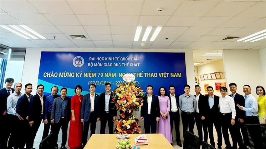 Lãnh đạo Đại học thăm và chúc mừng Bộ môn Giáo dục thể chất nhân kỷ niệm 79 năm ngày Thể thao Việt Nam