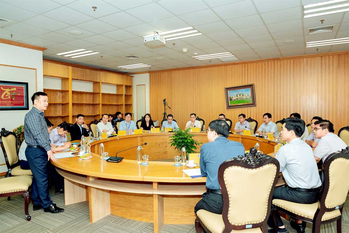 Quang cảnh buổi làm việc