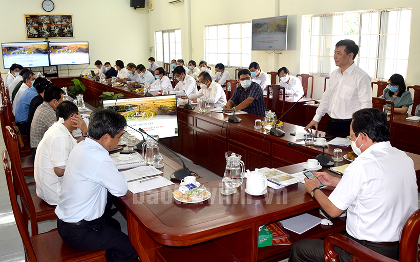 PGS.TS Bùi Huy Nhượng – Phó Hiệu trưởng Trường Đại học Kinh tế Quốc dân đại diện cho 5 đơn vị liên danh tư vấn lập Quy hoạch tỉnh phát biểu tại Hội thảo