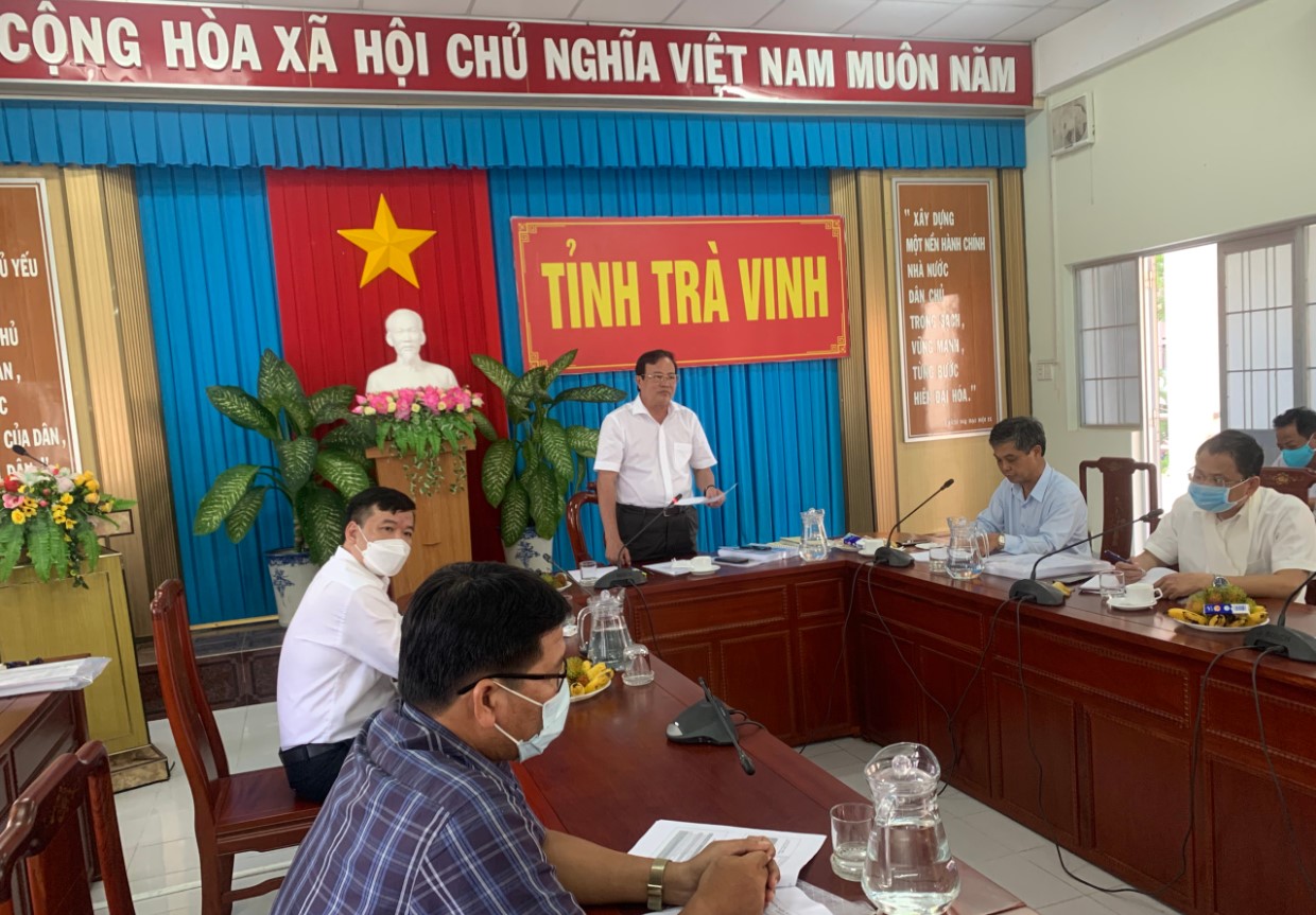 Đại biểu phát biểu ý kiến đóng góp dự thảo báo cáo 