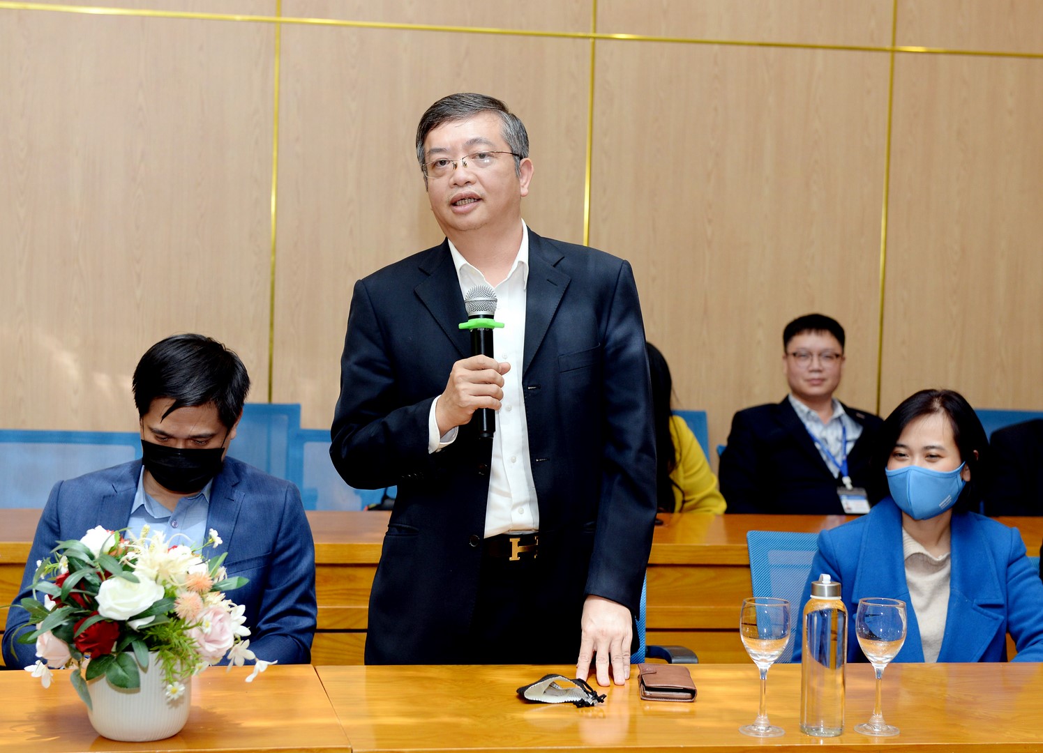 Đại diện lãnh đạo các đơn vị gửi lời cảm ơn và lời chúc mừng năm mới tới các thầy cô lãnh đạo Nhà trường, lãnh đạo các đơn vị tham dự hội nghị 7