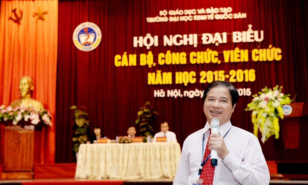 GS.TS Phạm Quang Trung - Phó Hiệu trưởng, Phó Bí thư Đảng ủy phát biểu tại hội nghị