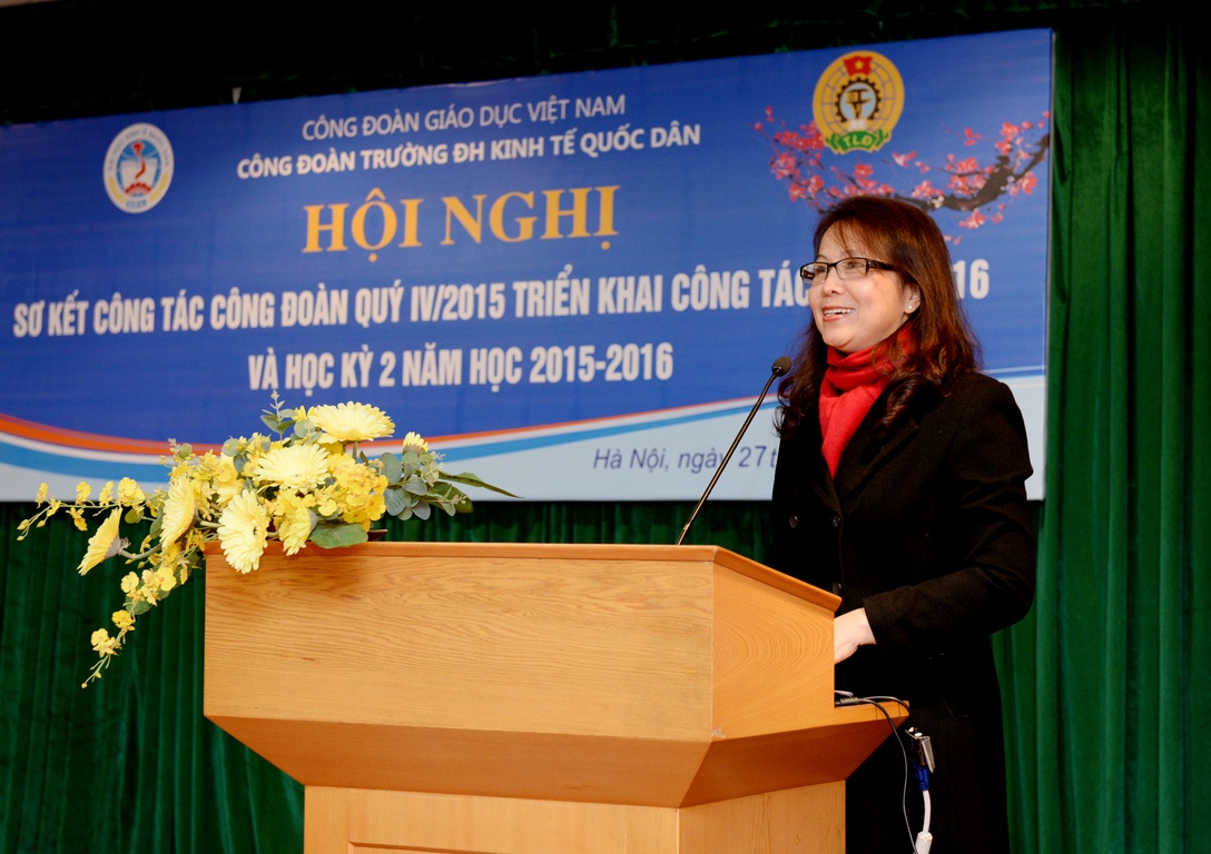 PGS.TS Nguyễn Thị Hoài Dung – Phó Chủ tịch Công đoàn báo cáo