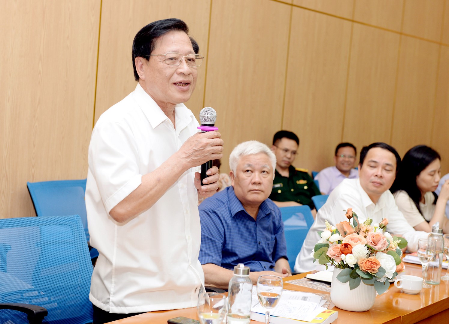 Các đại biểu thảo luận và đóng góp ý kiến tại Hội thảo 5