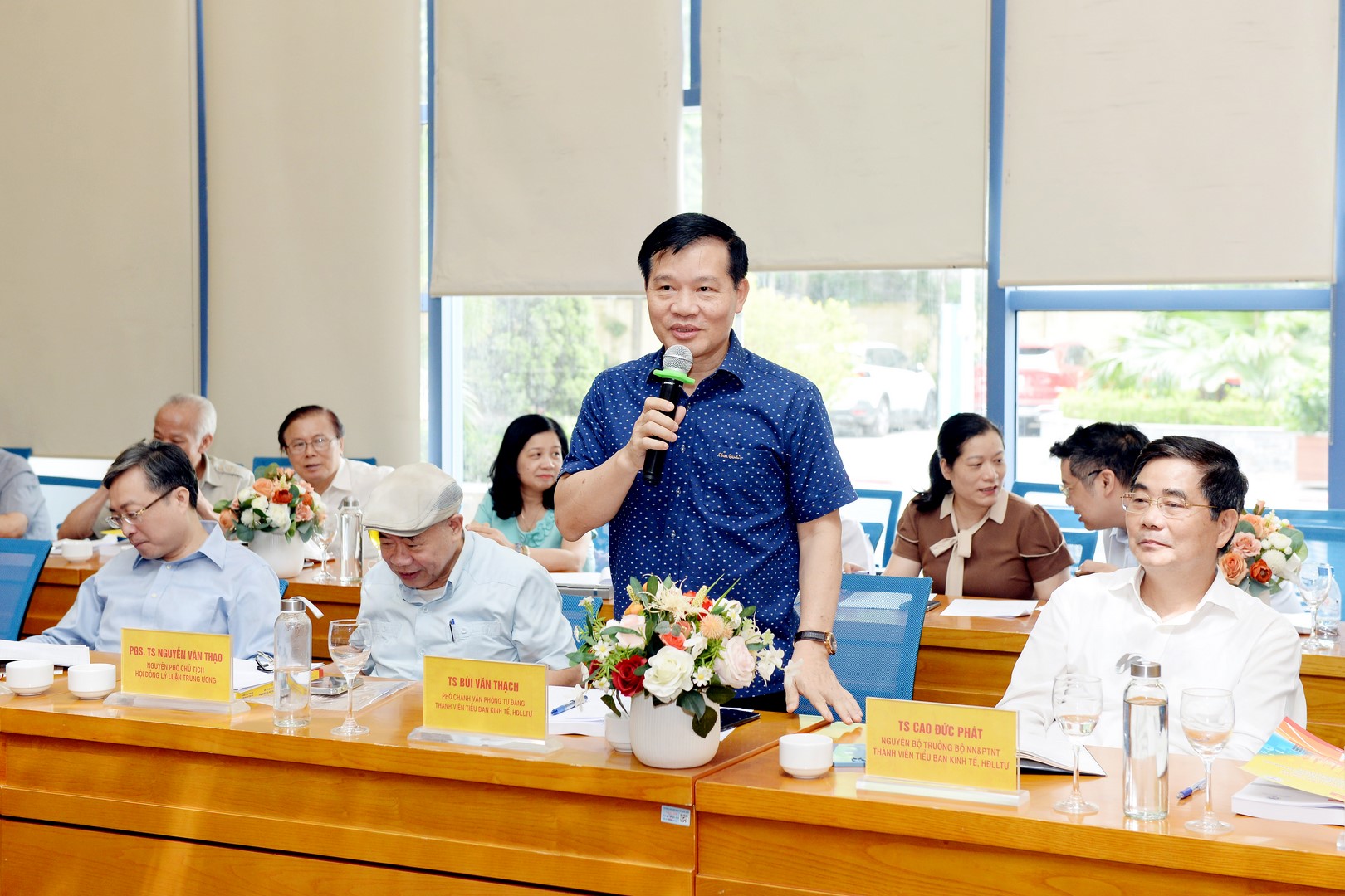 Các đại biểu thảo luận và đóng góp ý kiến tại Hội thảo 7