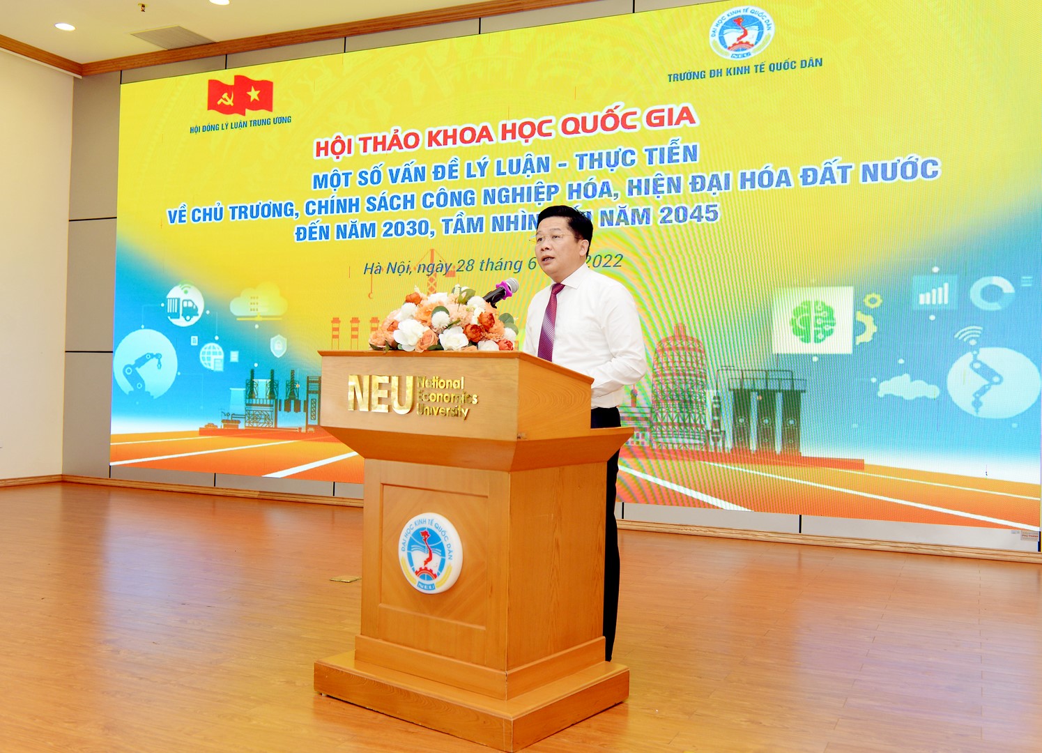 Các đại biểu tham dự Hội thảo cùng chụp ảnh lưu niệm 2
