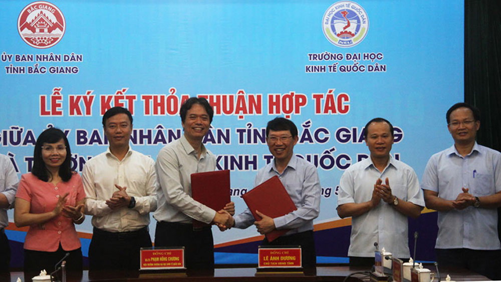 GS.TS Phạm Hồng Chương phát biểu tại lễ ký kết.