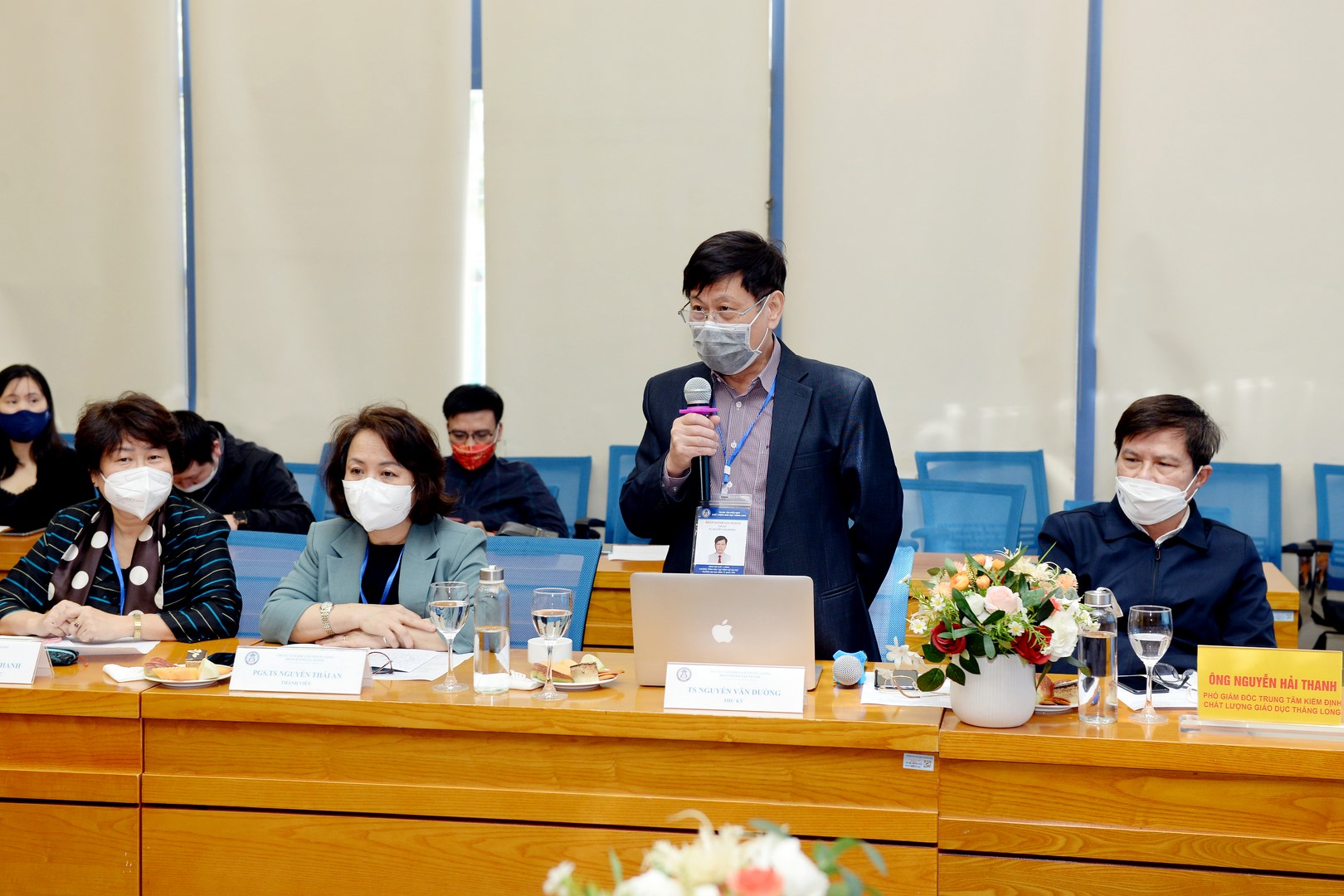 Đoàn chuyên gia đánh giá ngoài báo cáo kết quả nghiên cứu hồ sơ tự đánh giá 05 chương trình đào tạo