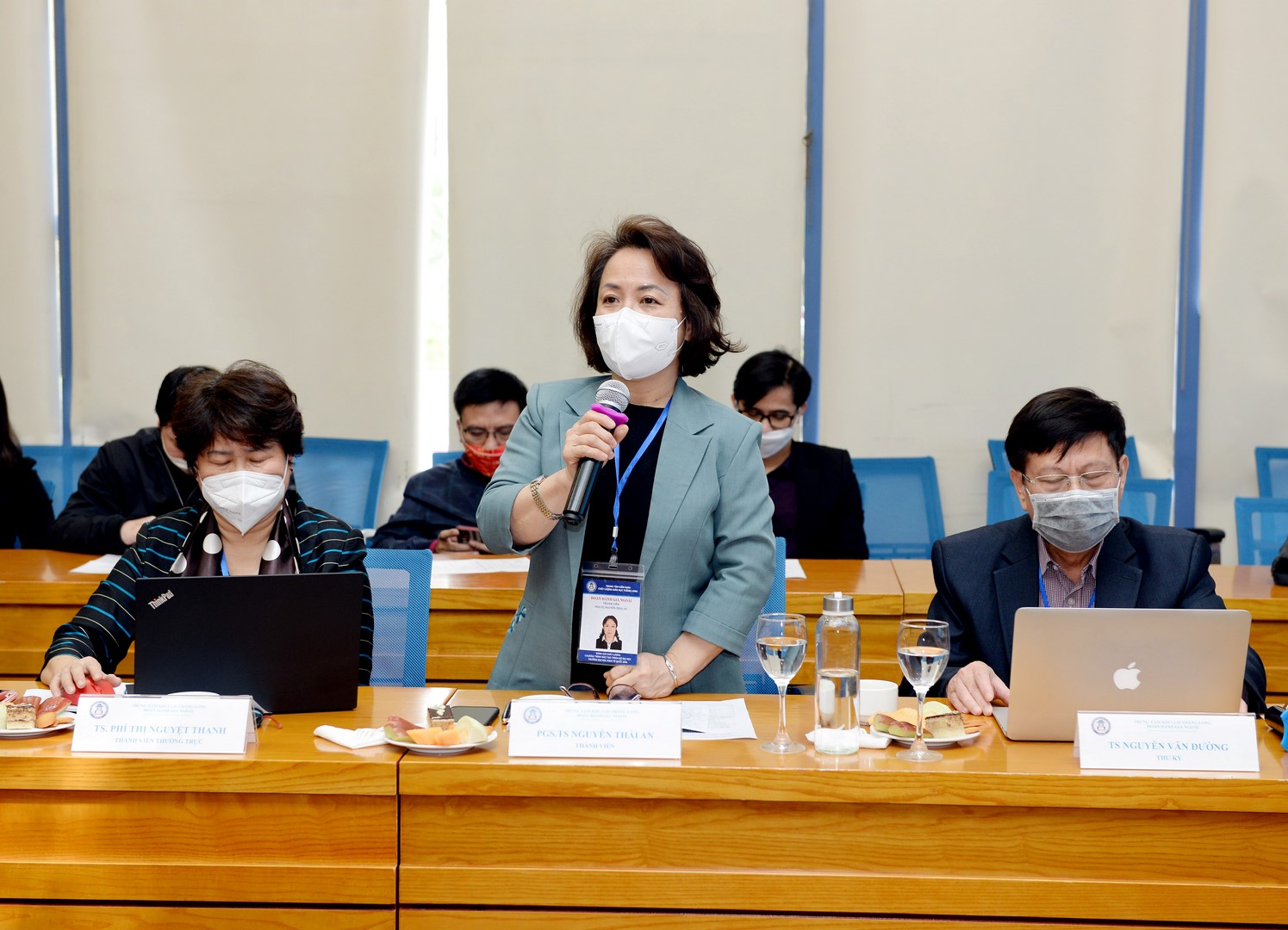 Đoàn chuyên gia đánh giá ngoài báo cáo kết quả nghiên cứu hồ sơ tự đánh giá 05 chương trình đào tạo