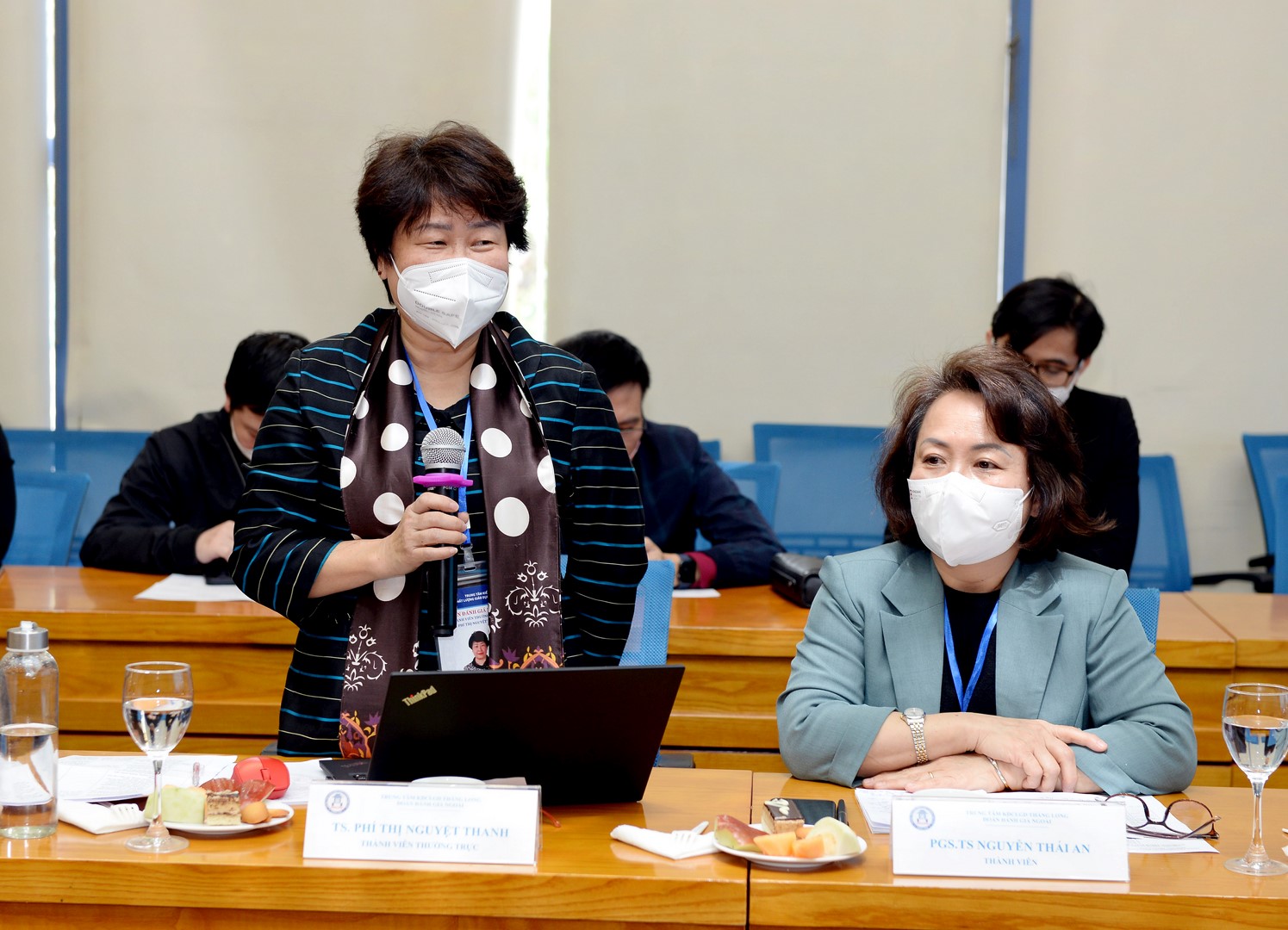Đoàn chuyên gia đánh giá ngoài báo cáo kết quả nghiên cứu hồ sơ tự đánh giá 05 chương trình đào tạo