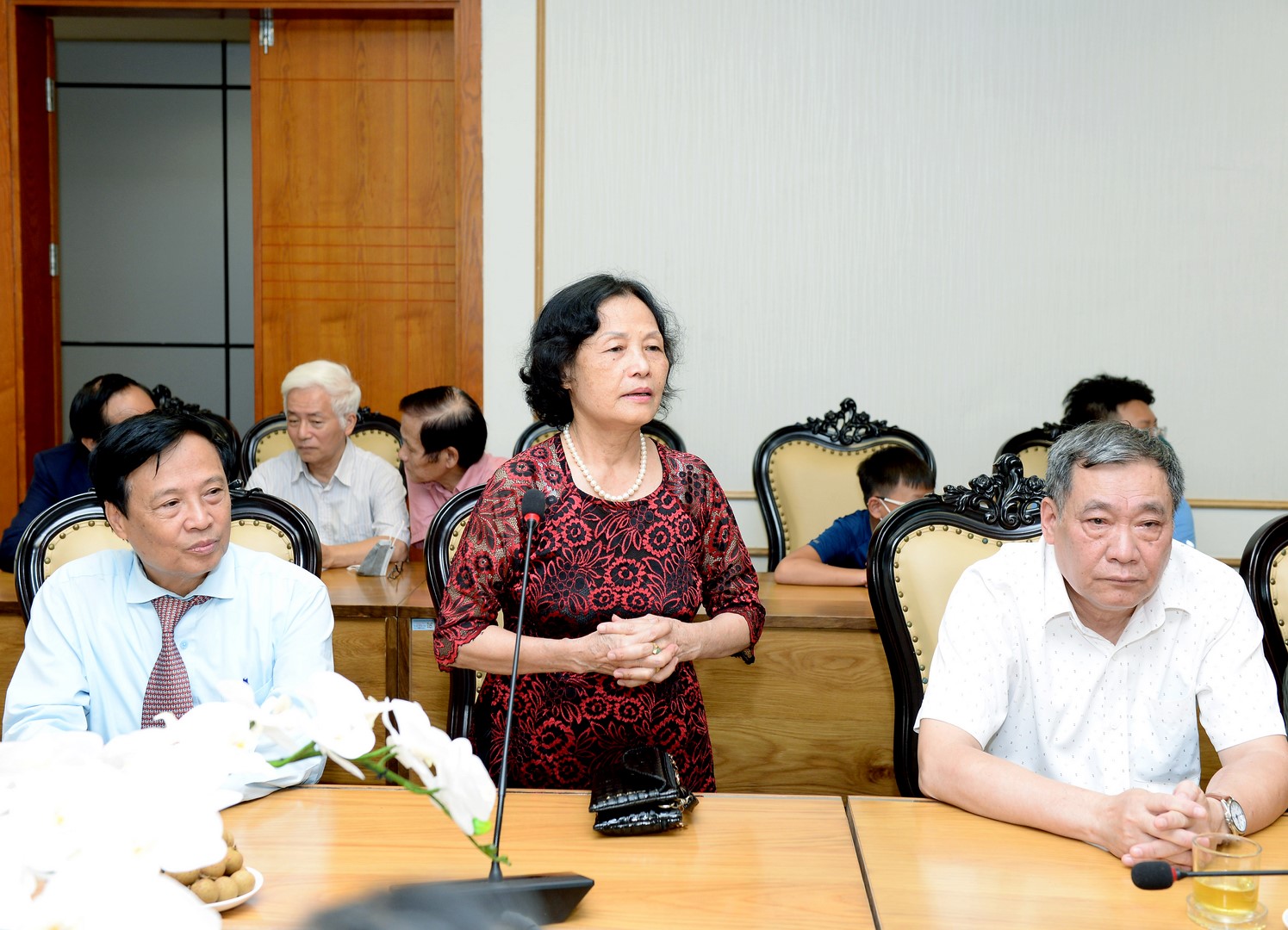 Cô Đỗ Thị Hương, em gái sinh viên Liệt sĩ Đỗ Thanh Quang chia sẻ tại buổi gặp mặt