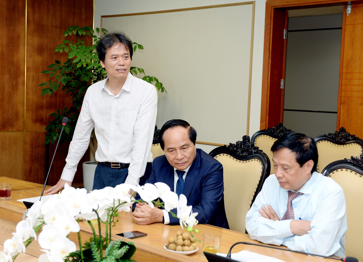 GS.TS Phạm Hồng Chương – Hiệu trưởng nhà trường phát biểu tại buổi gặp mặt