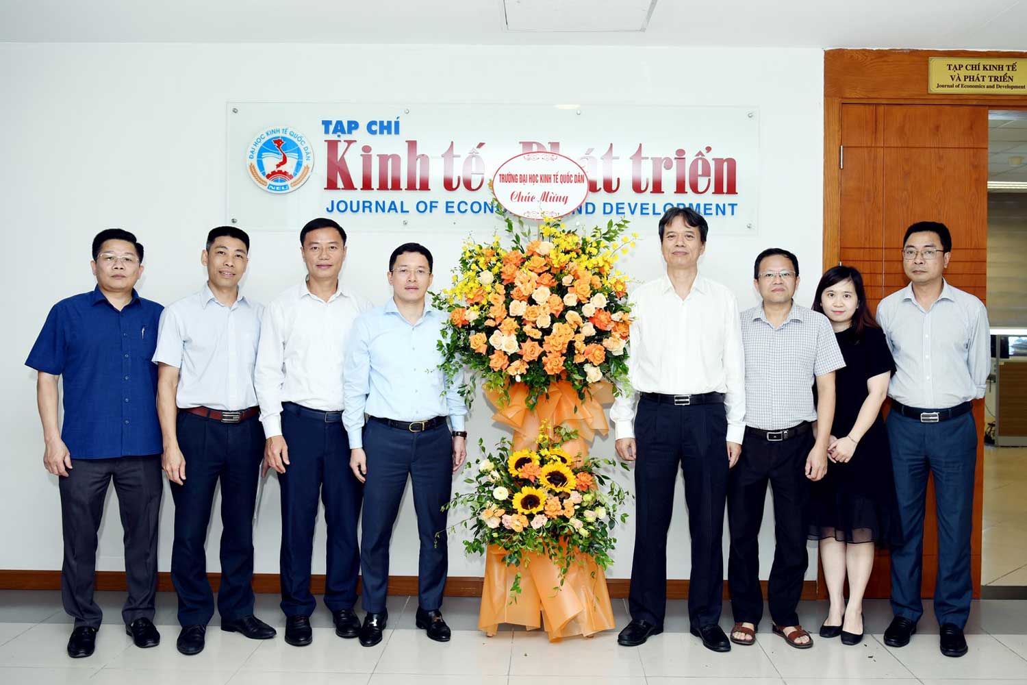 Lãnh đạo Trường chúc mừng Tạp chí Kinh tế & Phát triển nhân kỷ niệm 98 năm ngày Báo chí cách mạng Việt Nam