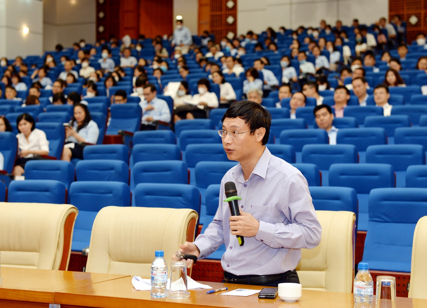 Các đại biểu thảo luận và đóng góp ý kiến tại Hội nghị