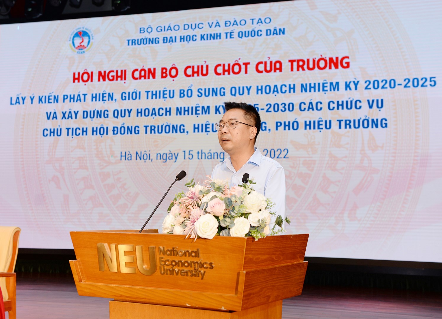 PGS.TS Hồ Đình Bảo - Trưởng phòng Tổ chức cán bộ tuyên bố lý do, giới thiệu đại biểu tại Hội nghị