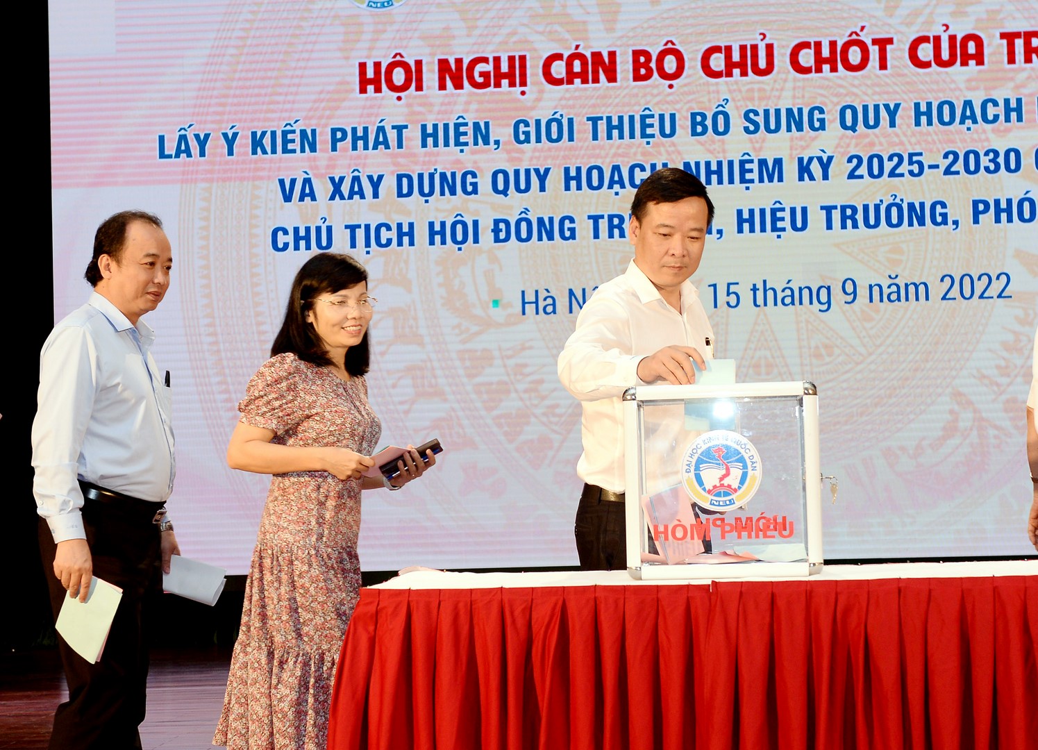 Các đại biểu tham dự Hội nghị tiến hành bỏ phiếu 7