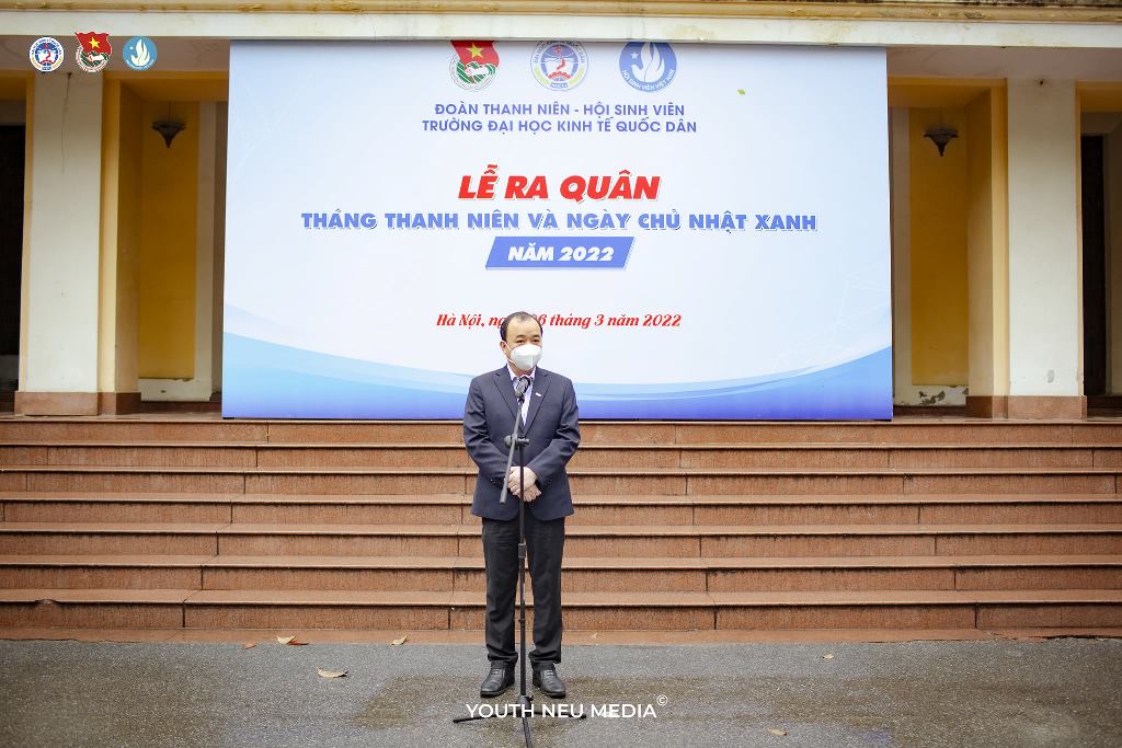 TS Nguyễn Hữu Đồng - Phó Bí thư Đảng uỷ, Chủ tịch Công đoàn trường phát biểu tại chương trình