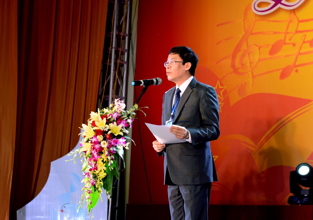 TS. Vũ Minh Đức – UV Ban cán sự Đảng bộ GD và ĐT, Chủ tịch Công đoàn GD Việt Nam khai mạc liên hoan