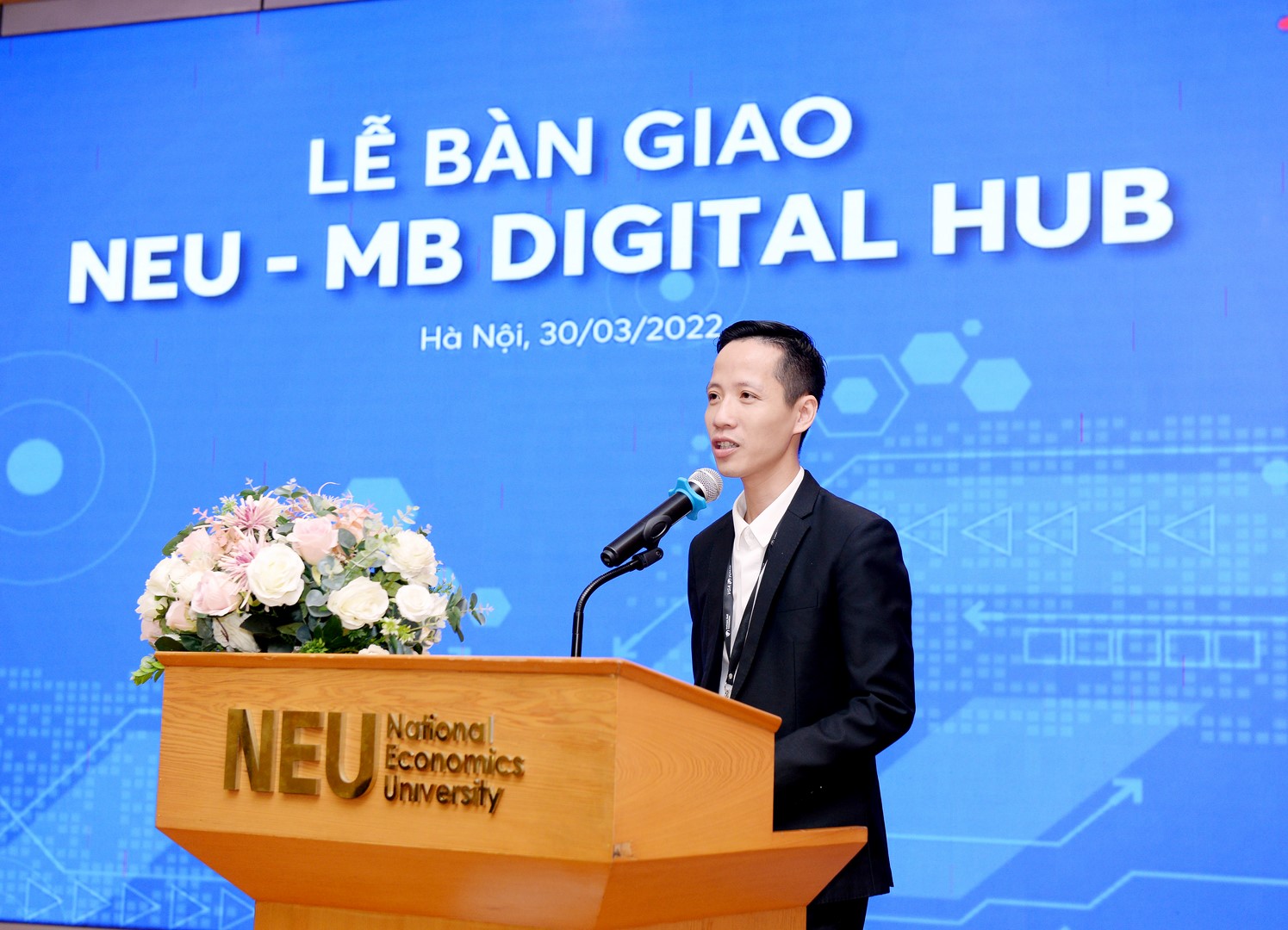 Đại diện lãnh đạo hai đơn vị cùng chụp ảnh lưu niệm tại buổi lễ 6