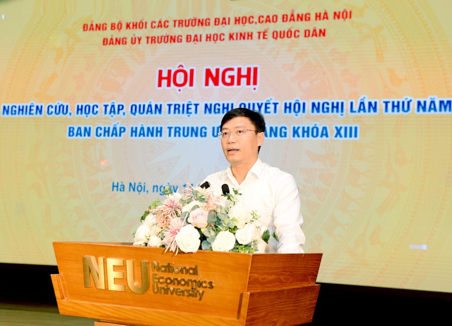 Đ/c Bùi Đức Thọ - Bí thư Đảng ủy, Chủ tịch Hội đồng trường phát biểu chỉ đạo và quán triệt tại Hội nghị