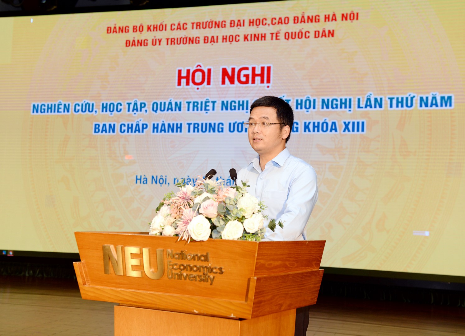 Đ/c Nguyễn Hoàng Hà - Trưởng phòng CTCT&QLSV dẫn chương trình tại Hội nghị
