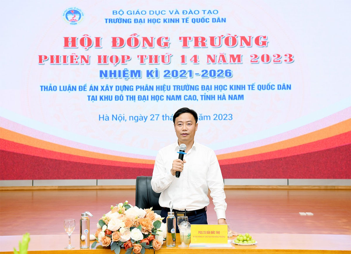 PGS.TS Bùi Đức Thọ - Bí thư Đảng uỷ, Chủ tịch Hội đồng trường chủ trì phiên họp