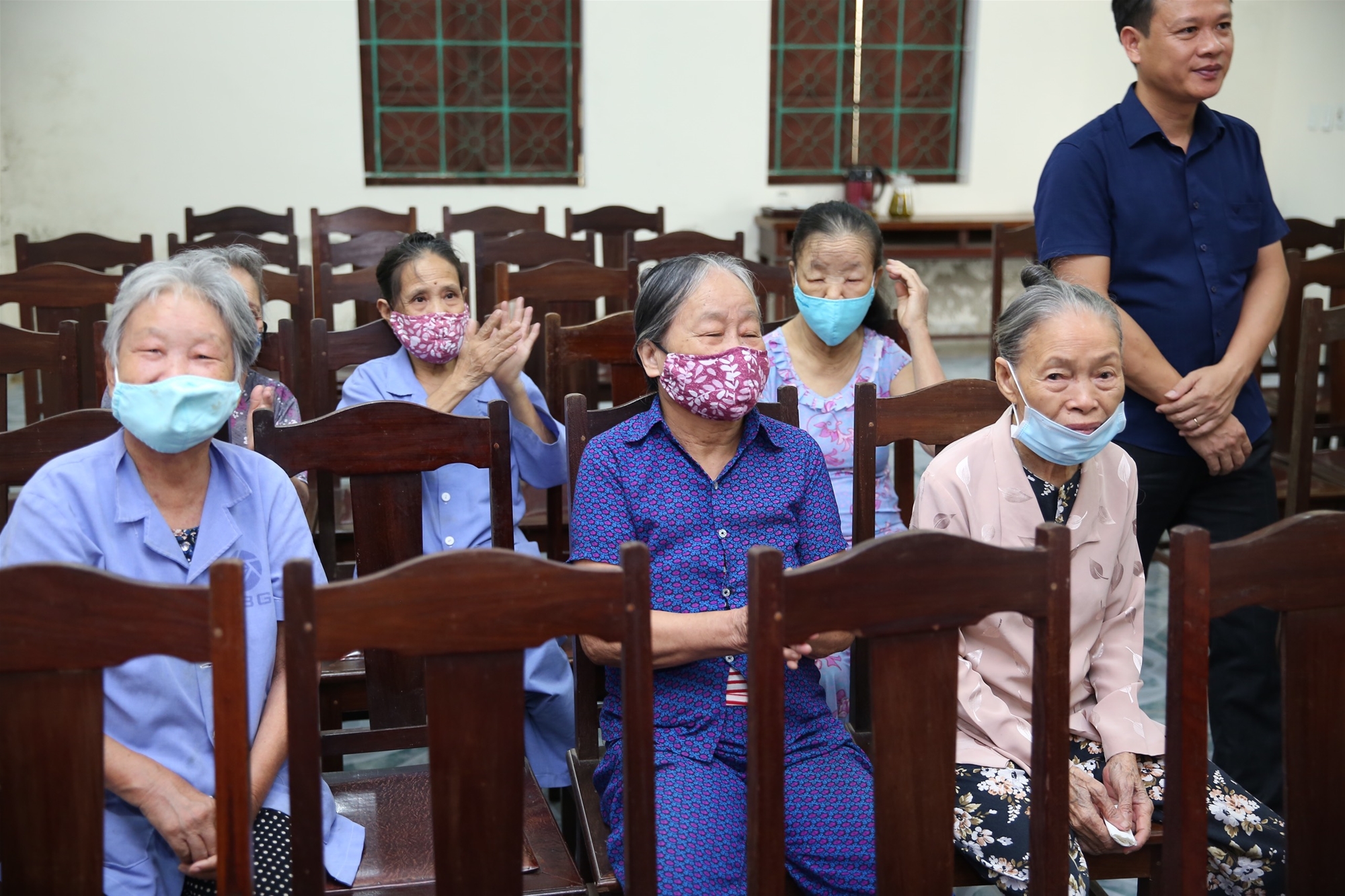 Một số hình ảnh trong chuyến thăm và tặng quà tại Trung tâm Điều dưỡng người có công - tỉnh Hà Tĩnh 1