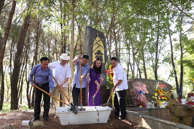Lễ khởi công khu tưởng niệm các Anh hùng, Liệt sĩ ngành GD&ĐT tại nghĩa trang Liệt sĩ Trường Sơn vào chiều ngày 17/7. Dự kiến công trình này hoàn thành trước ngày 20/11/2022 nhân dịp kỷ niệm 40 năm ngày Nhà giáo Việt Nam