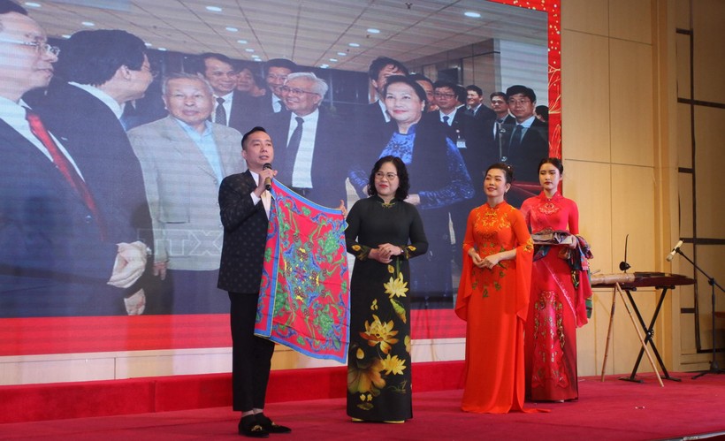 Thứ trưởng Bộ GD&ĐT Ngô Thị Minh dự chương trình giao lưu
