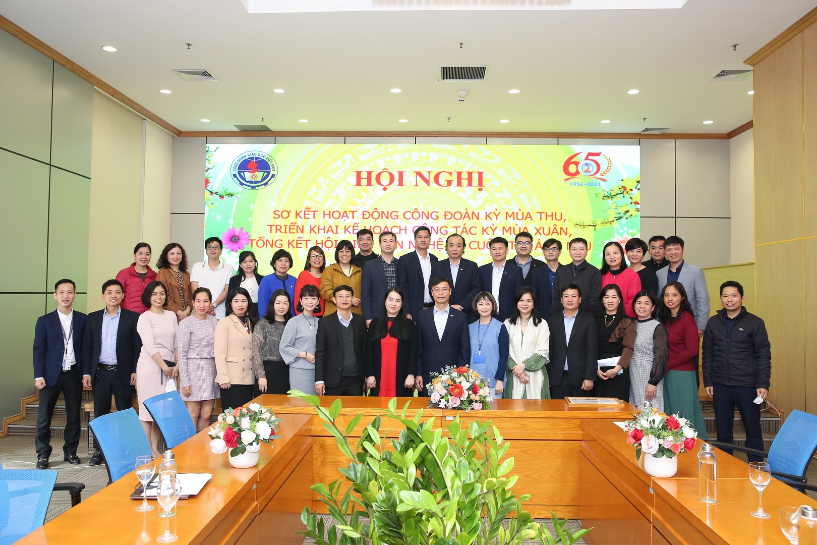 Các đại biểu tham dự cùng chụp ảnh lưu niệm tại hội nghị