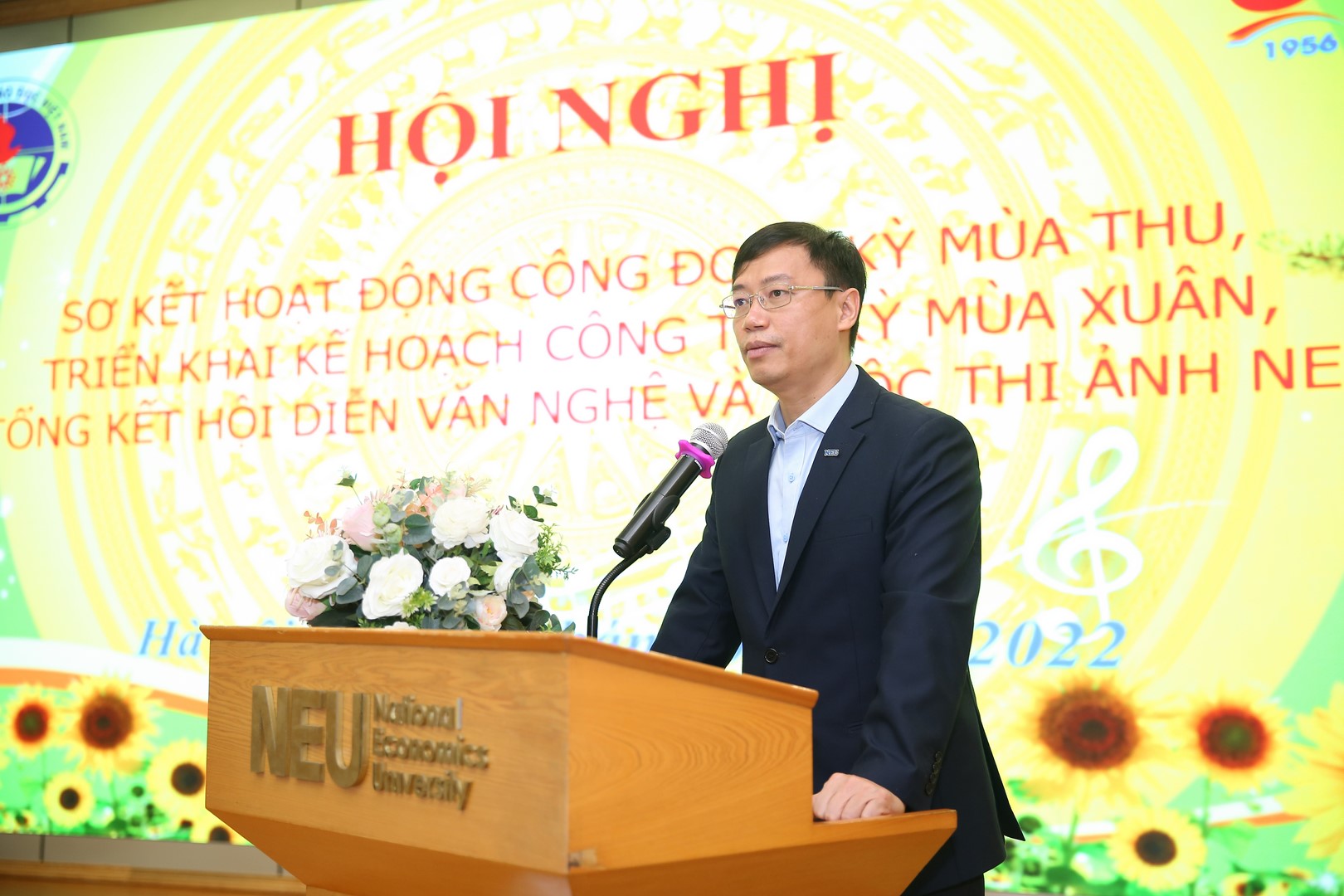 PGS.TS Bùi Đức Thọ - Bí thư Đảng ủy, Chủ tịch Hội đồng trường phát biểu tại hội nghị