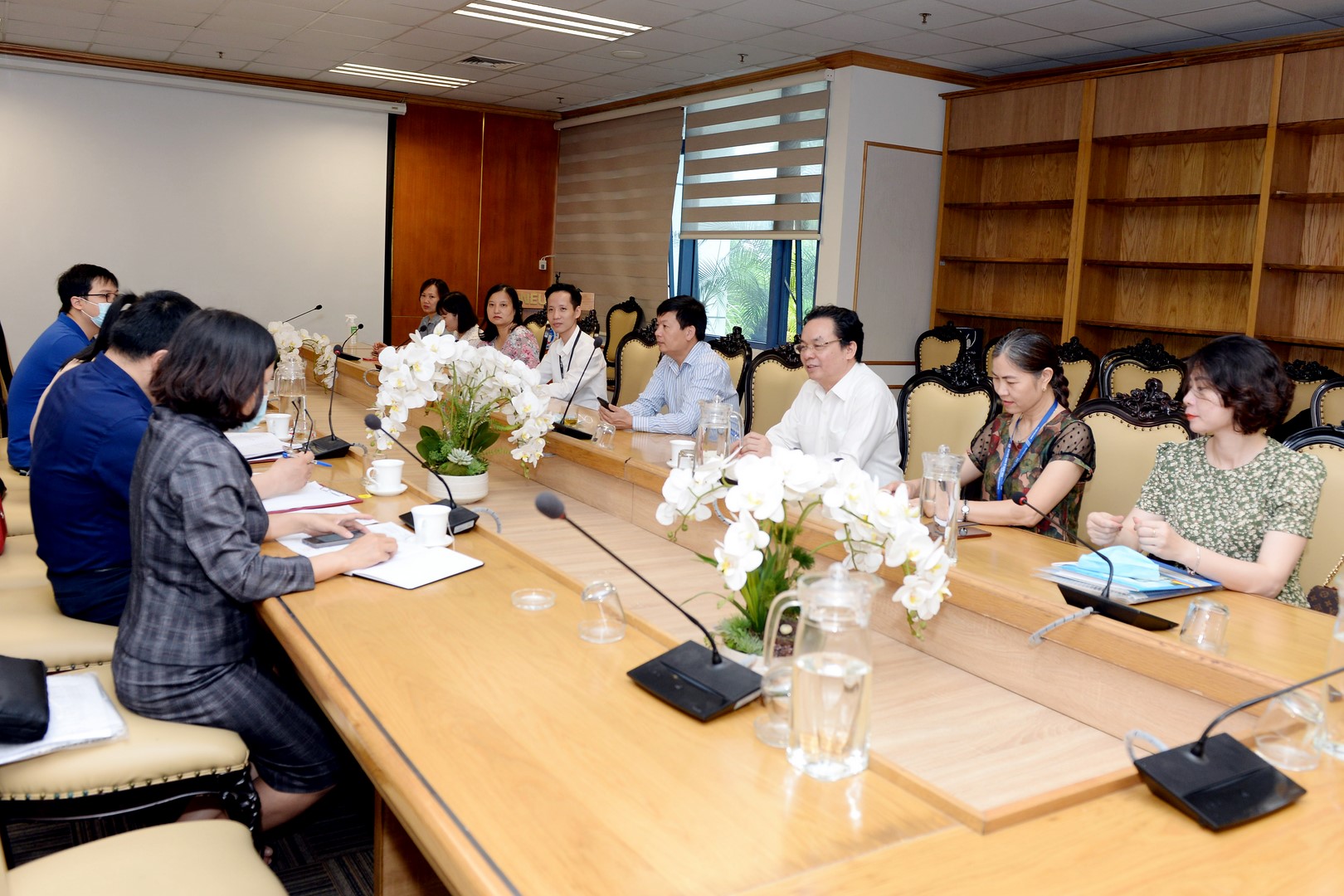 Quang cảnh buổi làm việc