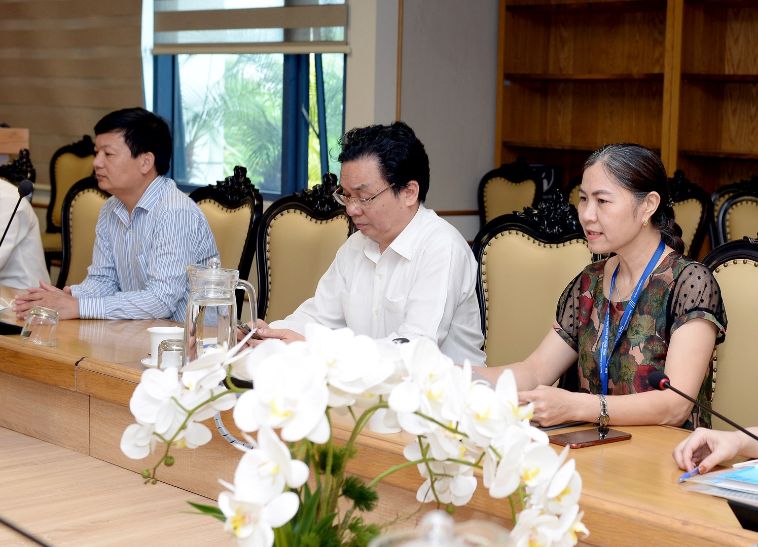 ThS.BS. Đặng Thị Huê - Trưởng trạm y tế trình bày báo cáo tại buổi làm việc